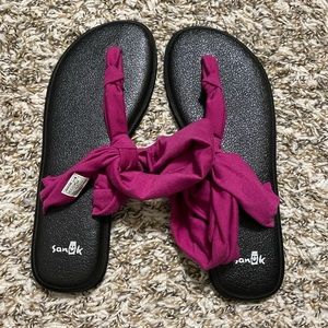 NEOT sanuk flip flops sz 7